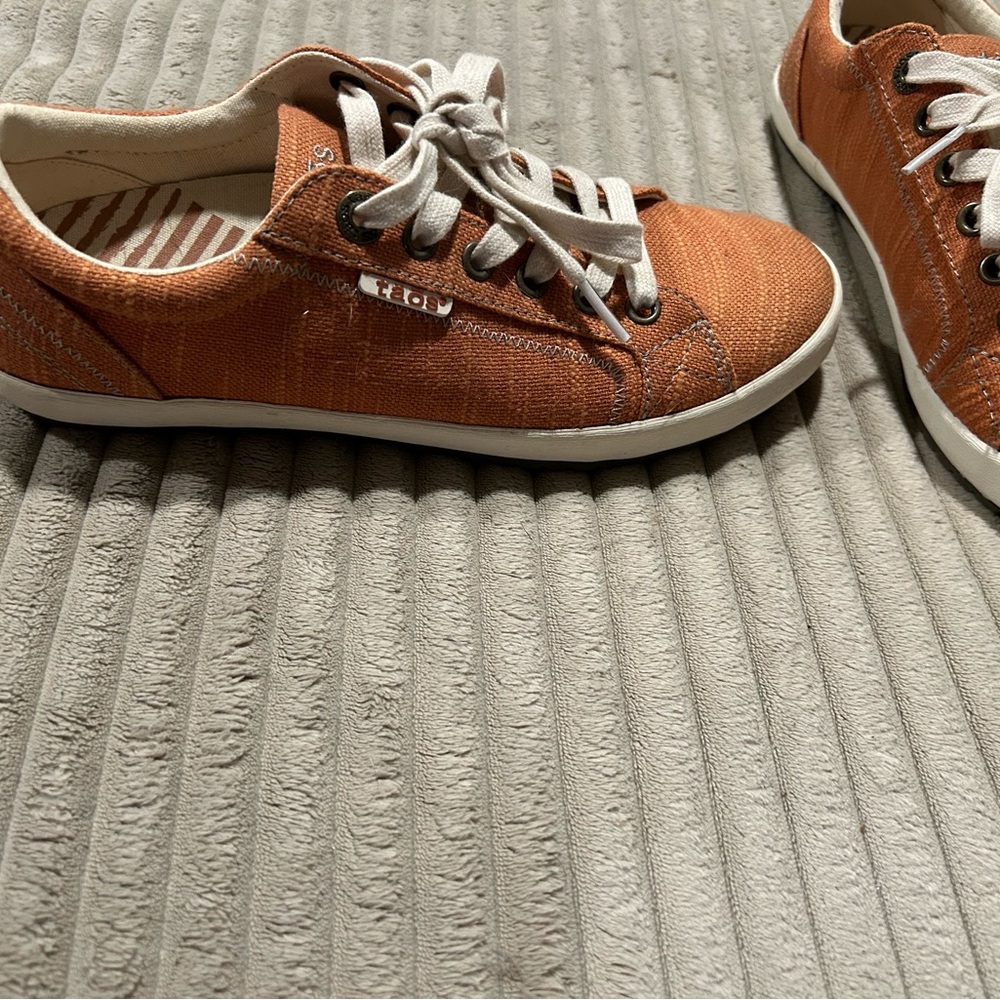 Taos Canvas Sneakers with box size 6.5